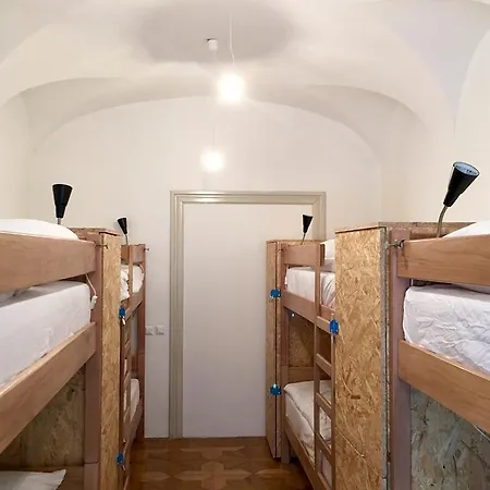 Kva Hostel *